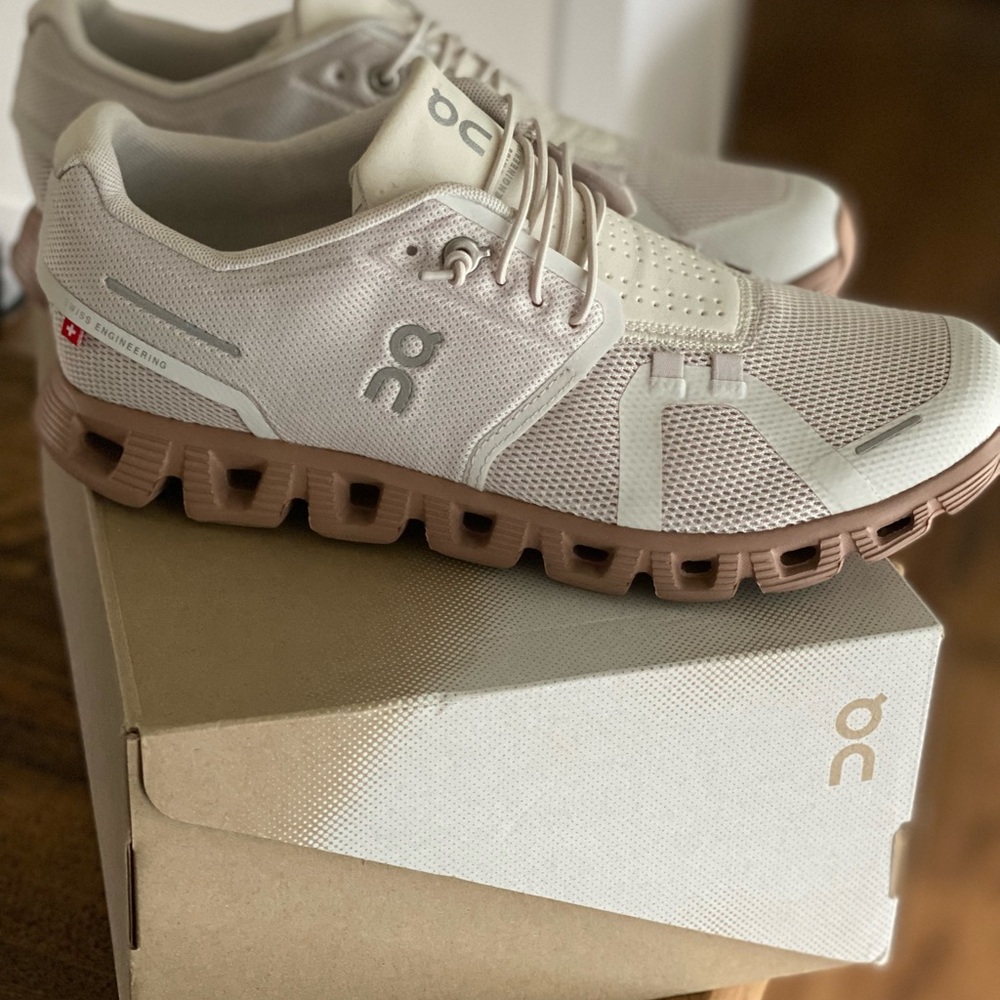 On Cloud 5 Running Athletic Shoes